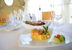 Repas au dôme géodésique