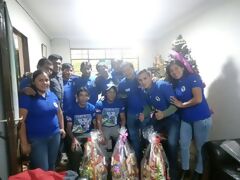 Notre équipe célébrant Noël